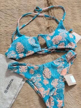 Berlook Revirsible Bikini. Medium Top Small Bottom